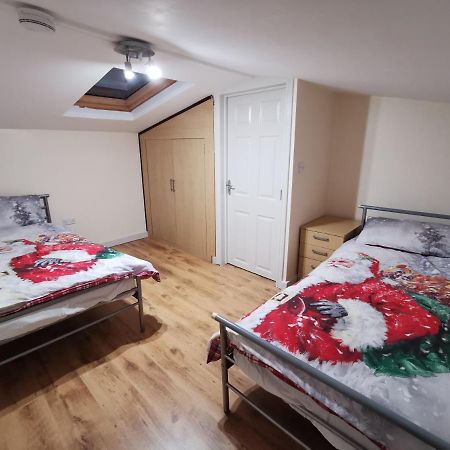 Palaz 1 - 2 Bedroom Garden Flat エドモントン エクステリア 写真