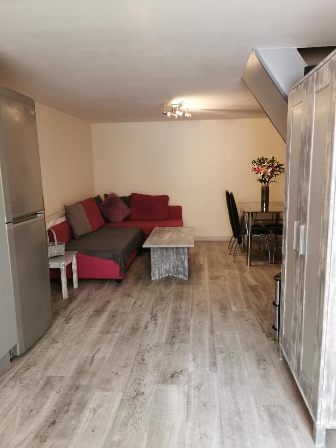 Palaz 1 - 2 Bedroom Garden Flat エドモントン エクステリア 写真