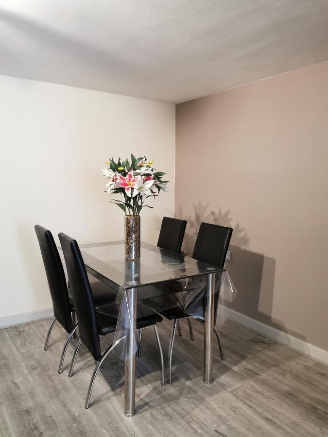 Palaz 1 - 2 Bedroom Garden Flat エドモントン エクステリア 写真