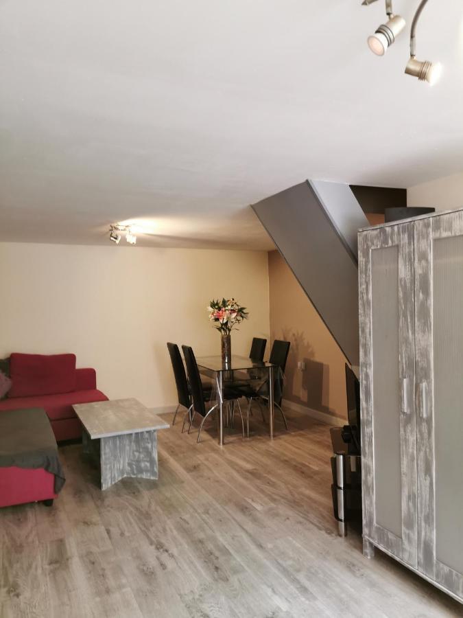 Palaz 1 - 2 Bedroom Garden Flat エドモントン エクステリア 写真