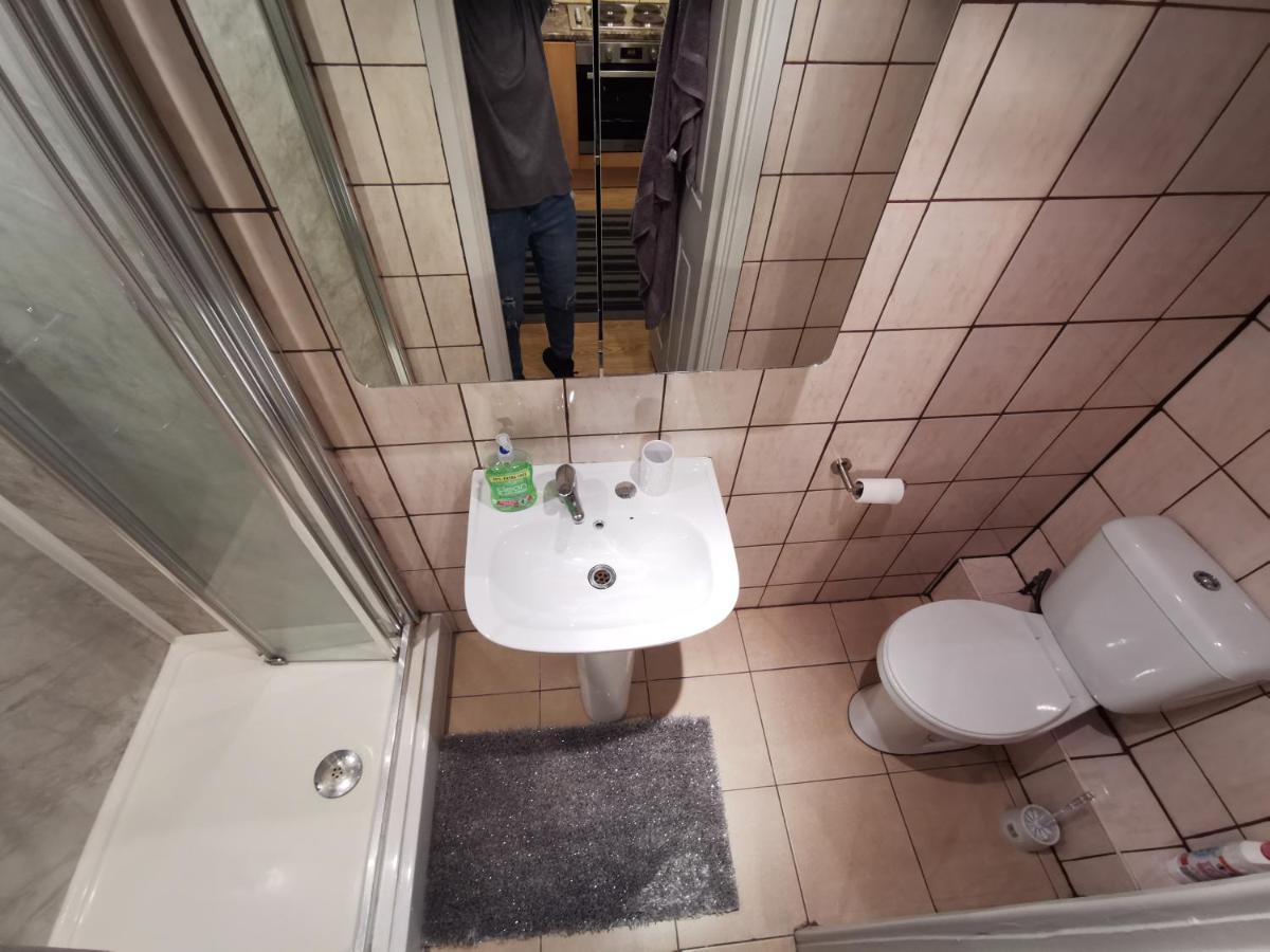 Palaz 1 - 2 Bedroom Garden Flat エドモントン エクステリア 写真