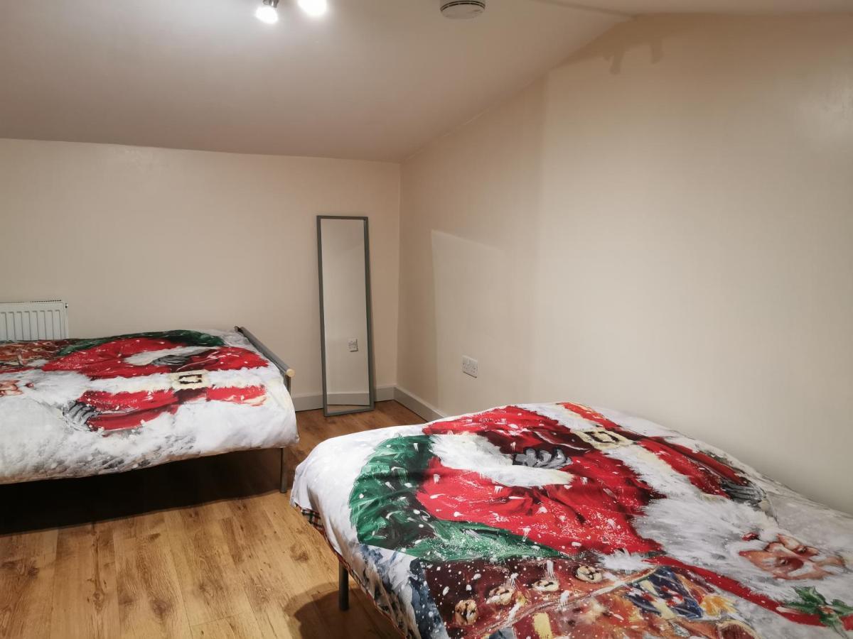 Palaz 1 - 2 Bedroom Garden Flat エドモントン エクステリア 写真