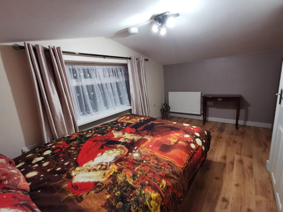 Palaz 1 - 2 Bedroom Garden Flat エドモントン エクステリア 写真