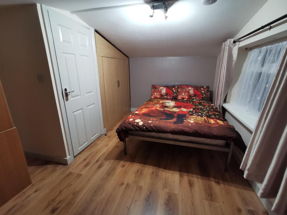 Palaz 1 - 2 Bedroom Garden Flat エドモントン エクステリア 写真