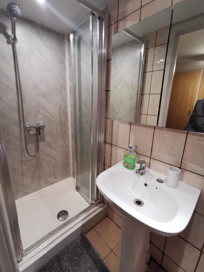 Palaz 1 - 2 Bedroom Garden Flat エドモントン エクステリア 写真