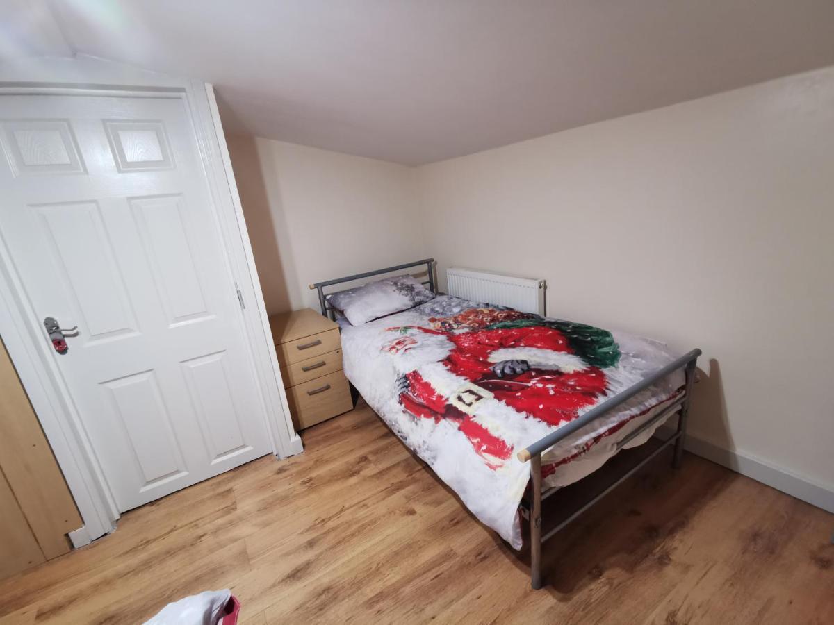 Palaz 1 - 2 Bedroom Garden Flat エドモントン エクステリア 写真